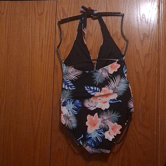 XL One Piece Swimsuit - Picture 2 of 4
